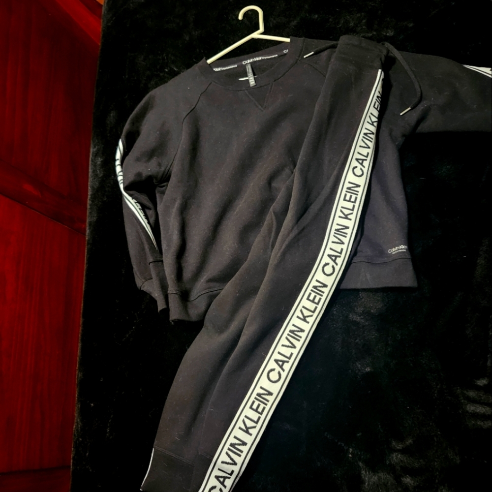 Woman's Calvin Klein sweat suit  size medium comfortable and stylus